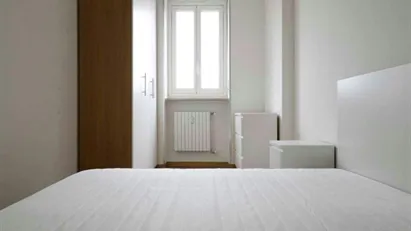Room for rent in Milano Zona 6 - Barona, Lorenteggio, Milan