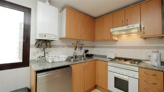 Rooms in Barcelona Ciutat Vella - photo 7