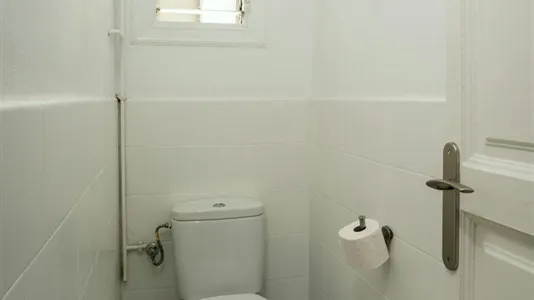 Rooms in Barcelona Eixample - photo 8