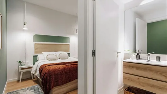 Rooms in Barcelona Eixample - photo 2