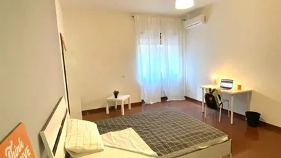 Room for rent in Bari, Puglia