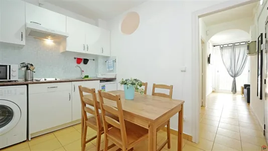Rooms in Barcelona Ciutat Vella - photo 8