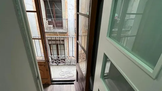 Rooms in Barcelona Ciutat Vella - photo 9