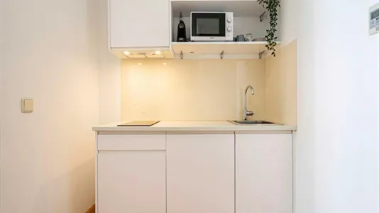 Rooms in Madrid Centro - photo 10