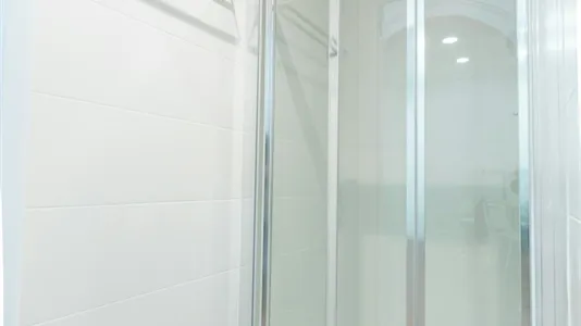 Rooms in Barcelona Ciutat Vella - photo 5