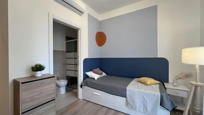 Room for rent in Milano Zona 8 - Fiera, Gallaratese, Quarto Oggiaro, Milan