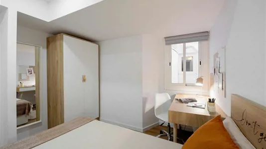 Rooms in Barcelona Eixample - photo 3