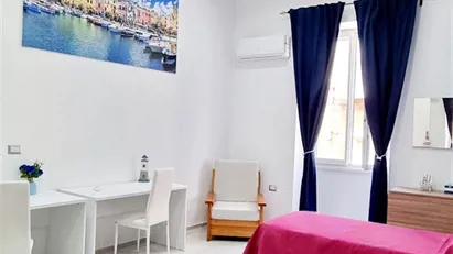 Room for rent in Napoli Municipalità 4, Naples