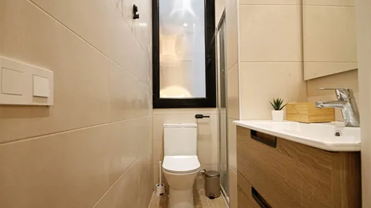 Rooms in Barcelona Ciutat Vella - photo 9