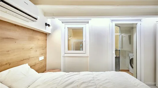 Rooms in Barcelona Ciutat Vella - photo 9