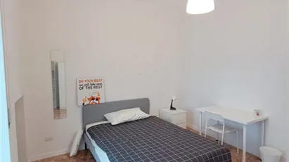 Room for rent in Bari, Puglia