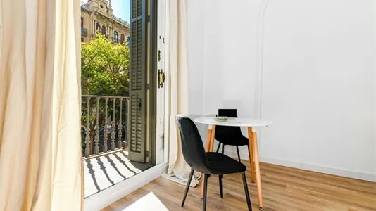 Rooms in Barcelona Eixample - photo 5