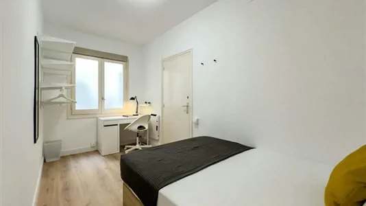 Rooms in Barcelona Eixample - photo 2