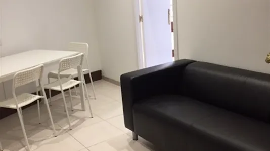 Rooms in Barcelona Ciutat Vella - photo 9