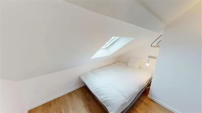 Room for rent in Boulogne-Billancourt, Île-de-France