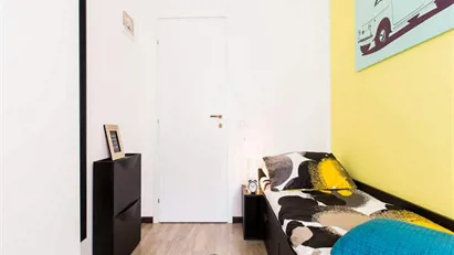 Room for rent in Milano Zona 6 - Barona, Lorenteggio, Milan