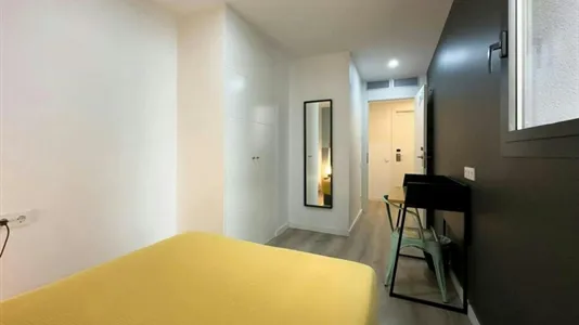 Rooms in Barcelona Ciutat Vella - photo 4