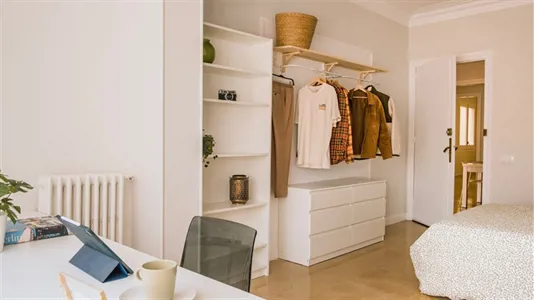 Rooms in Barcelona Eixample - photo 2