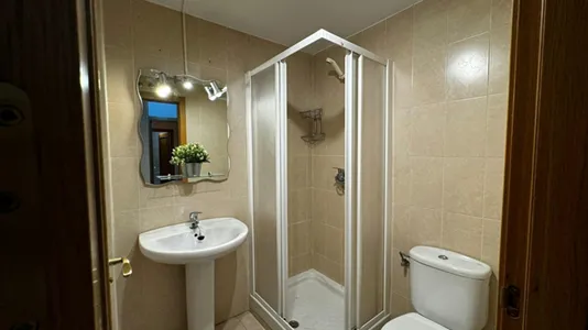 Rooms in El Encinar de los Reyes - photo 10