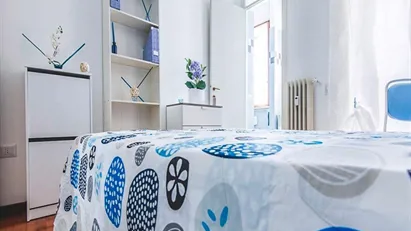 Room for rent in Milano Zona 6 - Barona, Lorenteggio, Milan
