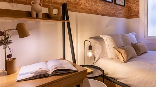 Rooms in Barcelona Ciutat Vella - photo 2