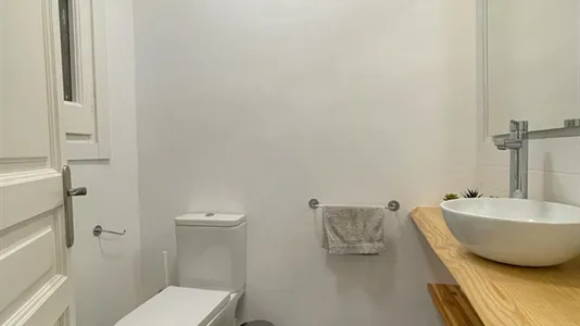 Rooms in Barcelona Eixample - photo 9