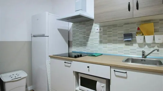 Rooms in Barcelona Ciutat Vella - photo 5