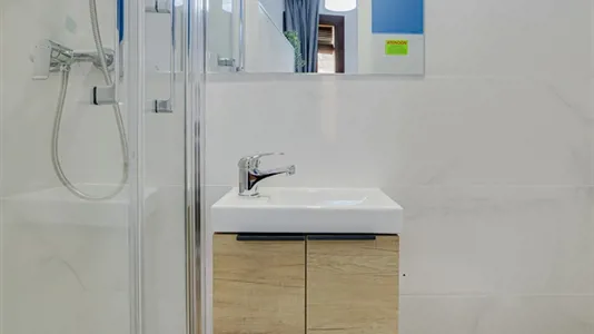 Rooms in Barcelona Ciutat Vella - photo 3