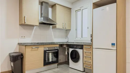 Rooms in Barcelona Ciutat Vella - photo 10