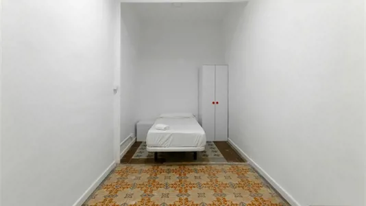 Rooms in Barcelona Ciutat Vella - photo 3