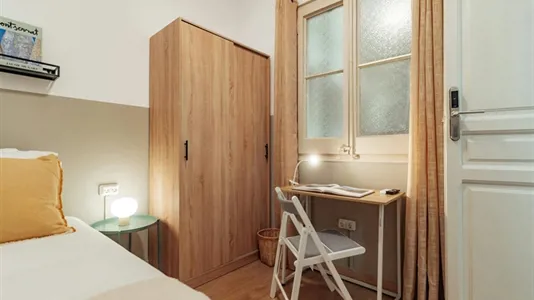 Rooms in Barcelona Eixample - photo 3