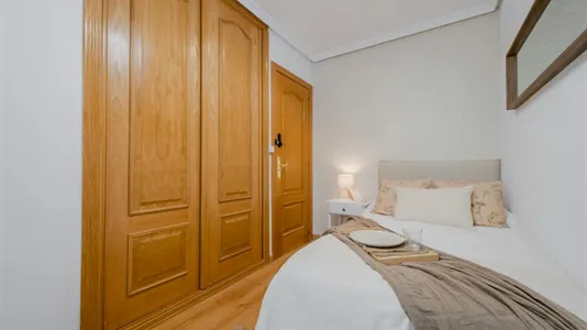 Rooms in Madrid Hortaleza - photo 3
