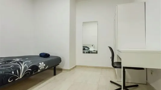 Rooms in Barcelona Ciutat Vella - photo 2
