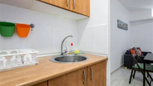 Rooms in Barcelona Ciutat Vella - photo 7