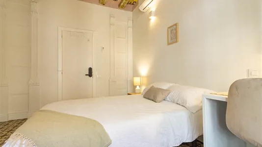 Rooms in Barcelona Ciutat Vella - photo 3