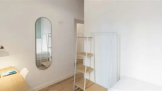 Rooms in Barcelona Ciutat Vella - photo 2