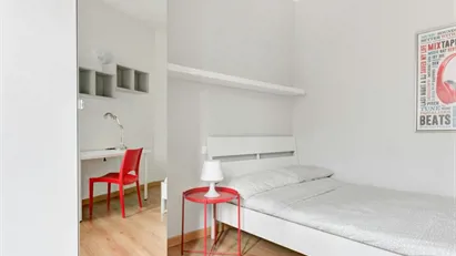 Room for rent in Milano Zona 6 - Barona, Lorenteggio, Milan