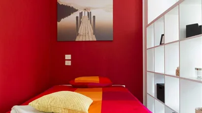 Room for rent in Milano Zona 8 - Fiera, Gallaratese, Quarto Oggiaro, Milan