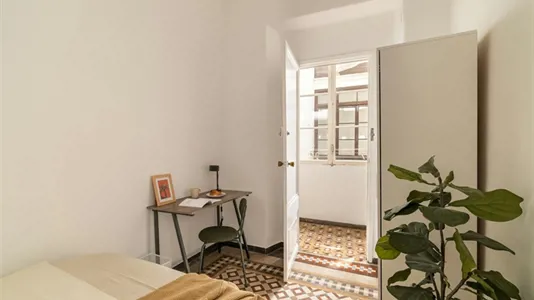 Rooms in Barcelona Ciutat Vella - photo 3