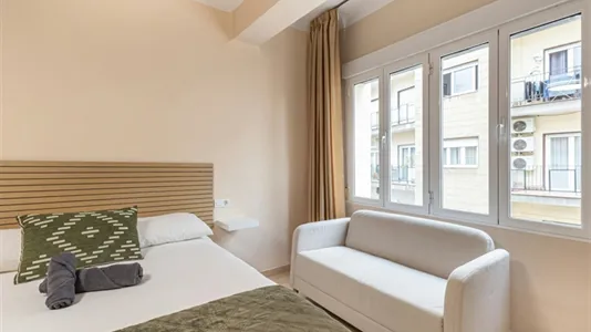Rooms in Granada - photo 3