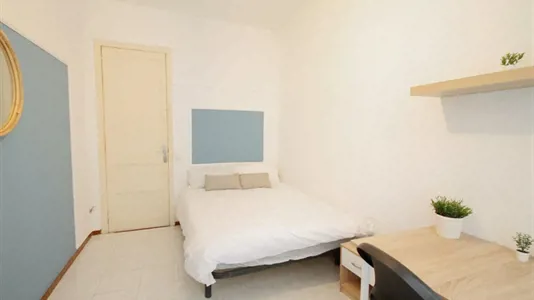 Rooms in Barcelona Ciutat Vella - photo 2