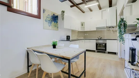 Rooms in Barcelona Ciutat Vella - photo 5