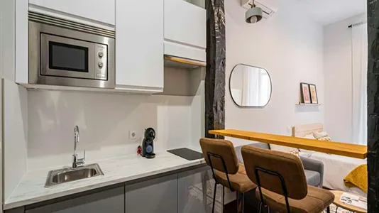 Rooms in Madrid Centro - photo 8