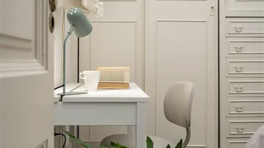 Rooms in Barcelona Ciutat Vella - photo 2