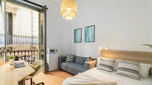 Rooms in Barcelona Ciutat Vella - photo 1