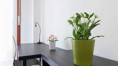 Room for rent in Milano Zona 6 - Barona, Lorenteggio, Milan