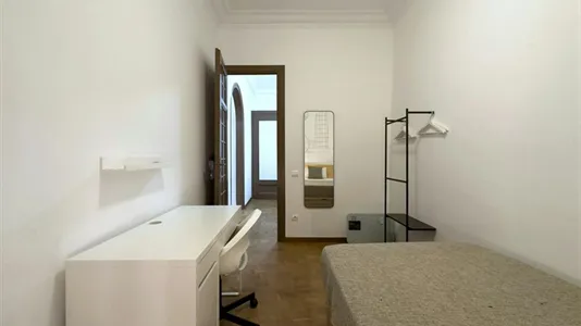 Rooms in Barcelona Ciutat Vella - photo 2