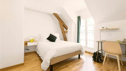 Room for rent in Fontainebleau, Île-de-France