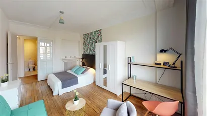 Room for rent in Boulogne-Billancourt, Île-de-France