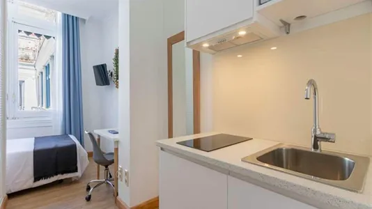 Rooms in Madrid Centro - photo 10